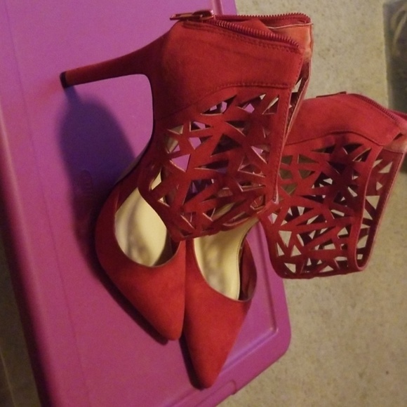 Heels - Picture 2 of 2